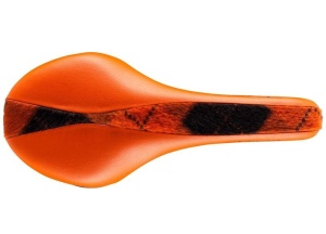 Седло Fizik TUNDRA SQUARED черн./оранж.