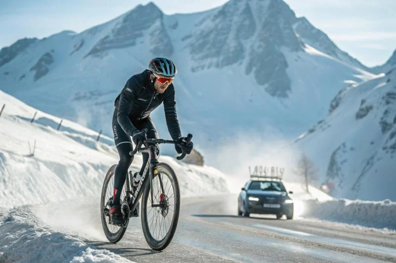 Зимний велоспорт для профессионалов: как тренируются гонщики в холодный сезон